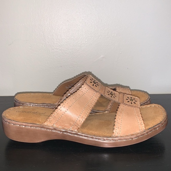 NWOT Natural Soul by Naturalizer. Size 8.5. Sandals.  Leather.  Calico. - Picture 2 of 8